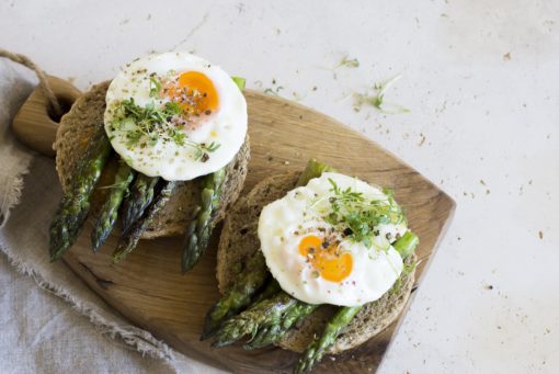 Tartine asperges & œuf,